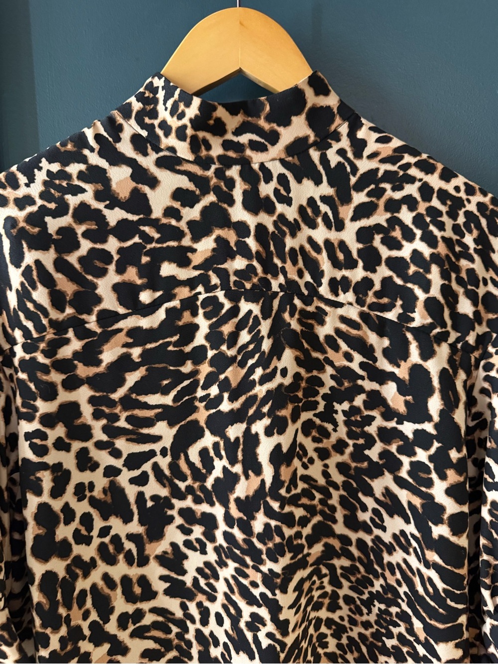 Zara Leopard Oversized Leopard Print Mock-Neck Top in Tan and Black XS - Picture 3 of 4